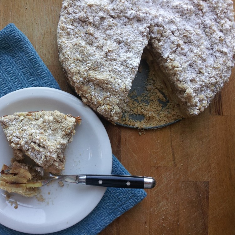 Apple Cinnamon Crumble Cake
