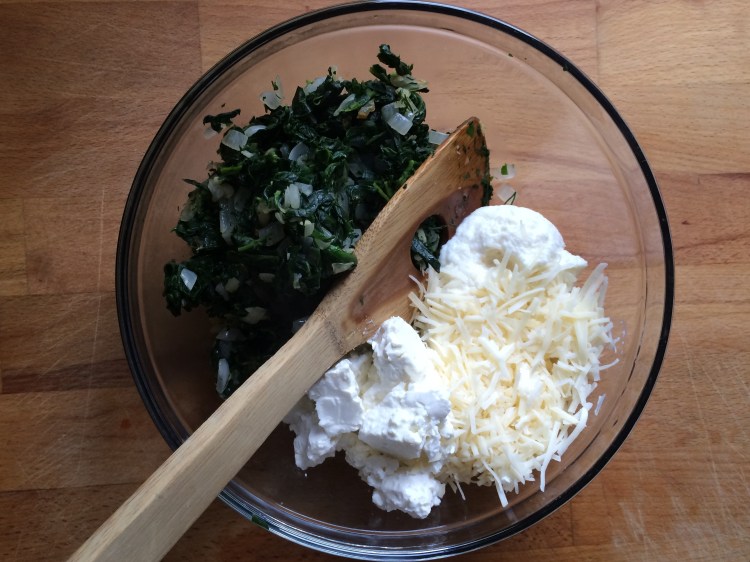 Spinach and Cheesey Chicken Roll-Ups 