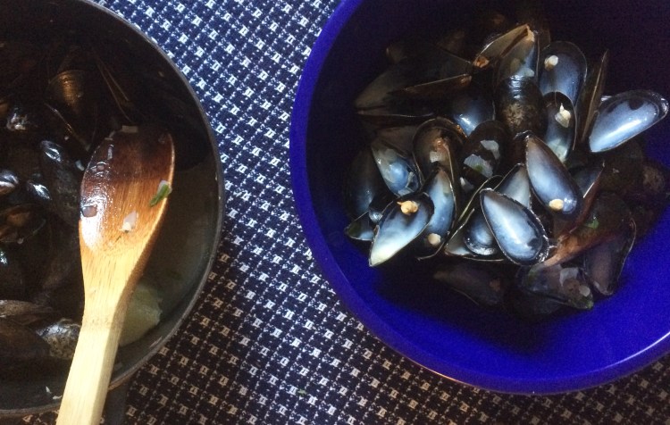 Steamed Mussels with Wine, Garlic and Parsley